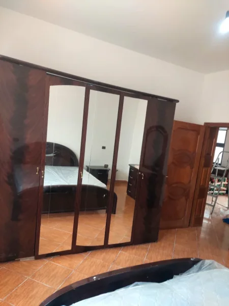 Tirane, jepet me qera apartament 2+1 Kati 1, 90 m² 400 € (Rruga Enver Begeja)