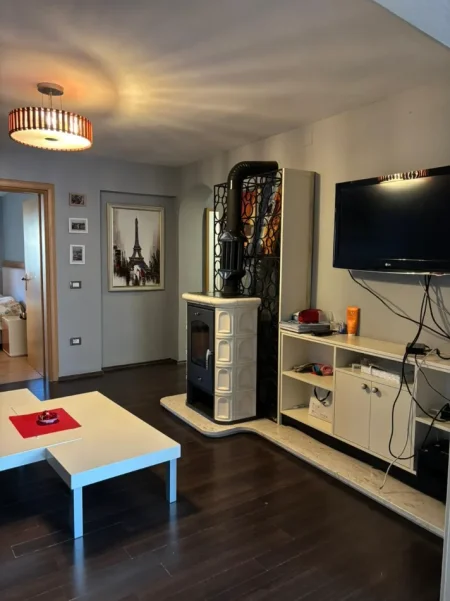 Tirane, jepet me qera apartament 3+1+Aneks+Ballkon Kati 6, 125 m² 1.000 € (rruga e durresit)