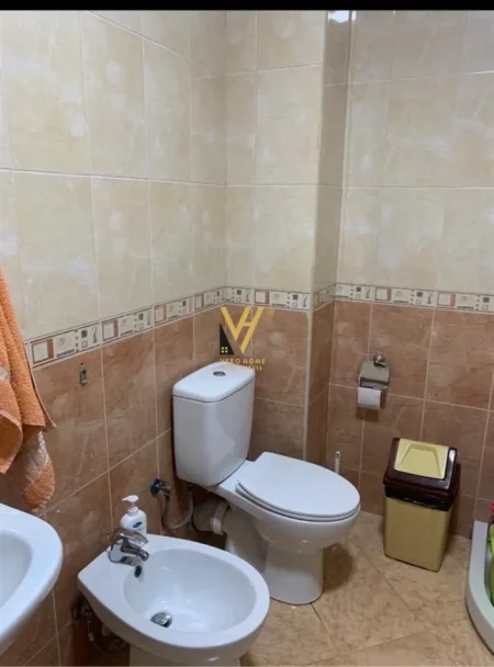 Tirane, jepet me qera apartament 2+1+Ballkon Kati 1, 95 m² 570 € (5 MAJI)