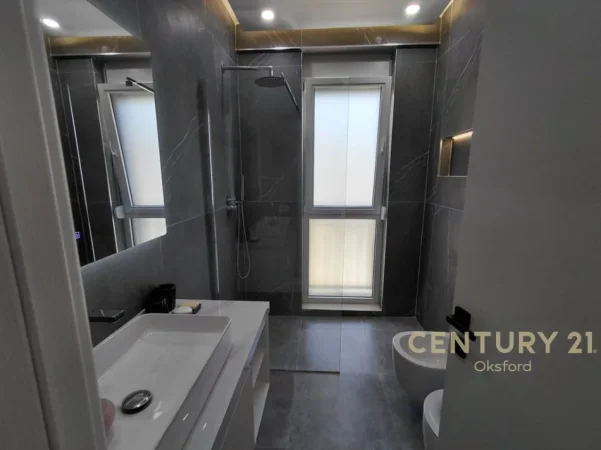 Tirane, jepet me qera apartament 2+1 Kati 2, 88 m² 900 € 