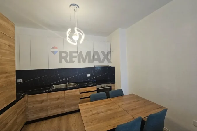 Tirane, jepet me qera apartament 1+1 ,