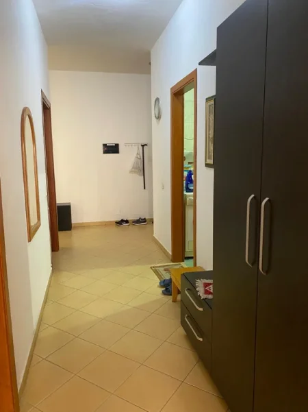 Tirane, shitet 2+1 Kati 8, 90 m² 145.000 € (Rruga joklin persi)