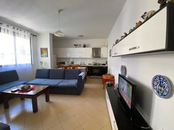 Tirane, shitet 2+1 Kati 8, 90 m² 145.000 € (Rruga joklin persi)