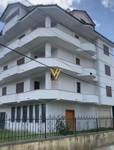 Pogradec, shitet Vile Kati 0, 441 m² 540.000 € (POGRADEC)