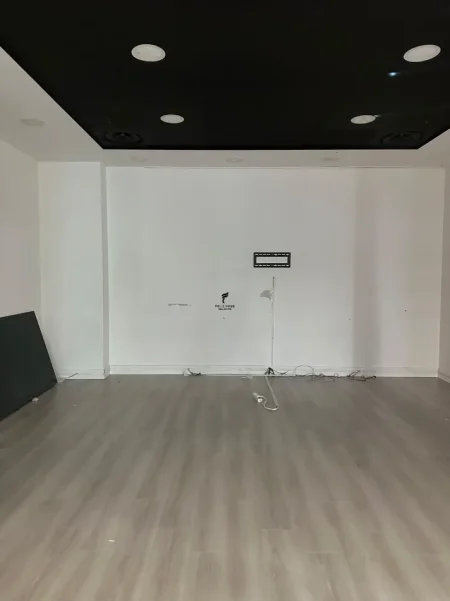 Tirane, jepet me qera zyre Kati 2, 50 m² 800 € (RRUGA E ELBASANIT)