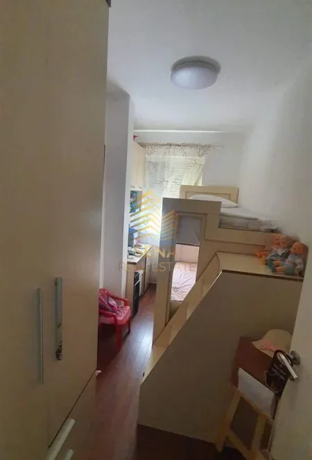 Tirane, jepet me qera apartament 2+1 Kati 2, 60 m² 500 € (Kinostudio)