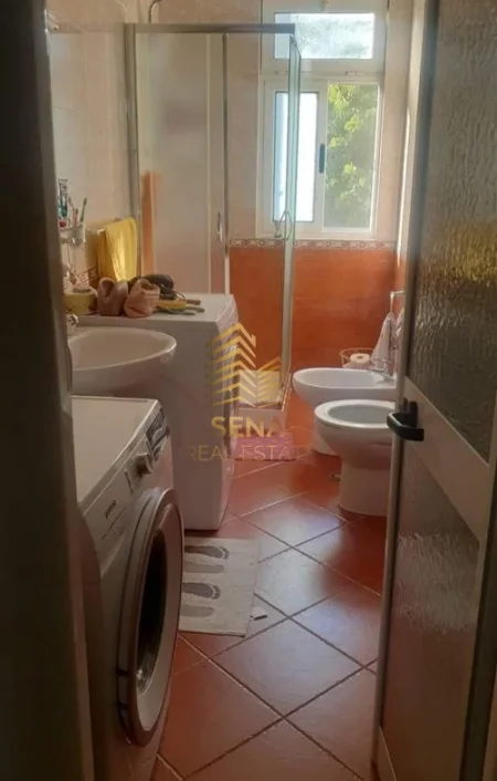Tirane, jepet me qera apartament 2+1 Kati 2, 60 m² 500 € (Kinostudio)