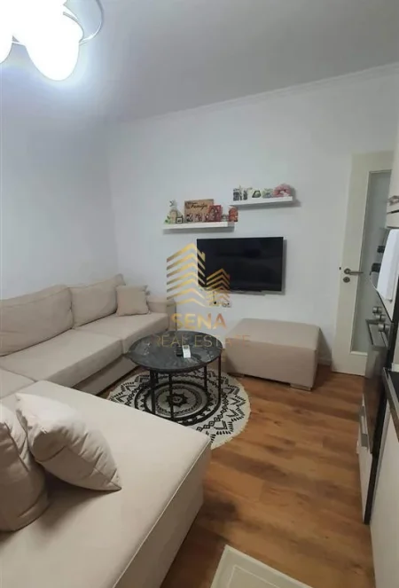 Tirane, jepet me qera apartament 2+1 Kati 2, 60 m² 500 € (Kinostudio)
