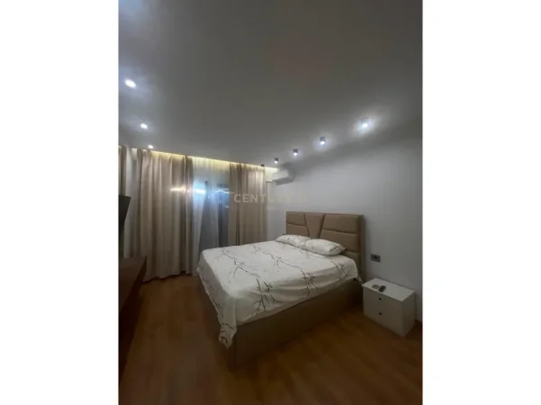 Tirane, jepet me qera apartament 1+1 Kati 1, 70 m² 700 € (kodra e diellit 2)