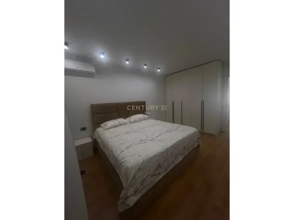 Tirane, jepet me qera apartament 1+1 Kati 1, 70 m² 700 € (kodra e diellit 2)