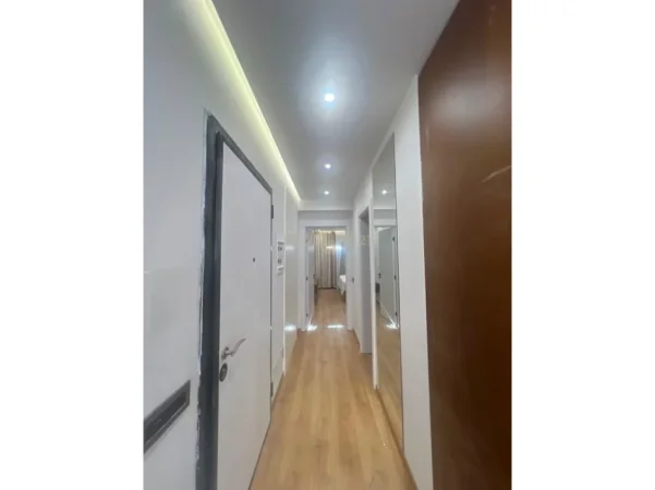 Tirane, jepet me qera apartament 1+1 Kati 1, 70 m² 700 € (kodra e diellit 2)