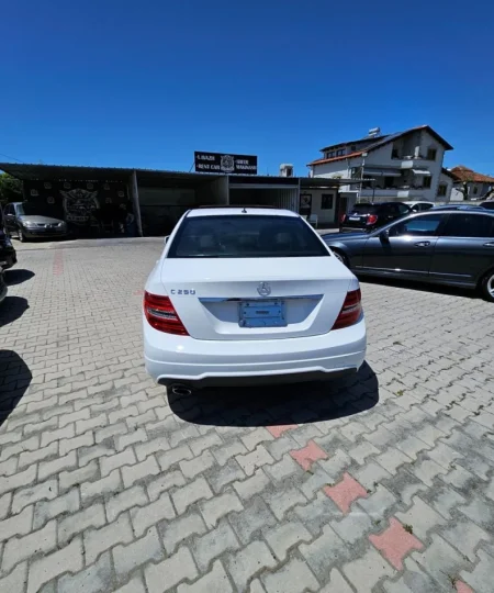 Durres, shitet makine Mercedes-Benz c class CGI 250 Benzin, e bardhë automatik Kondicioner 215 km 5.500 €