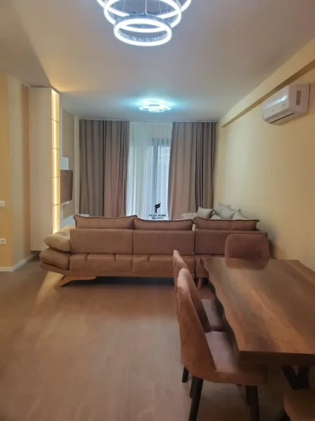 Tirane, jepet me qera apartament 2+1 Kati 1, 120 m² 1.300 € (LIQENI I THATE)