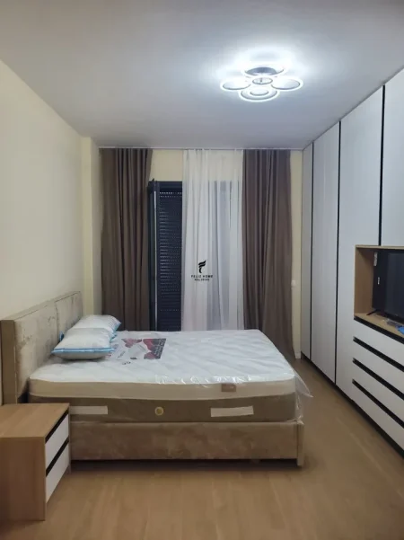 Tirane, jepet me qera apartament 2+1 Kati 1, 120 m² 1.300 € (LIQENI I THATE)