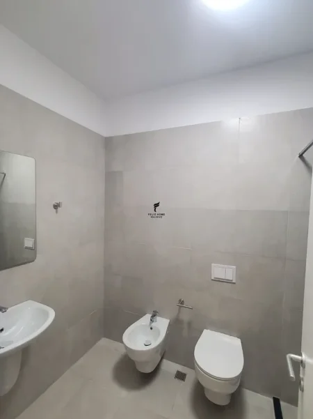 Tirane, jepet me qera apartament 2+1 Kati 1, 120 m² 1.300 € (LIQENI I THATE)