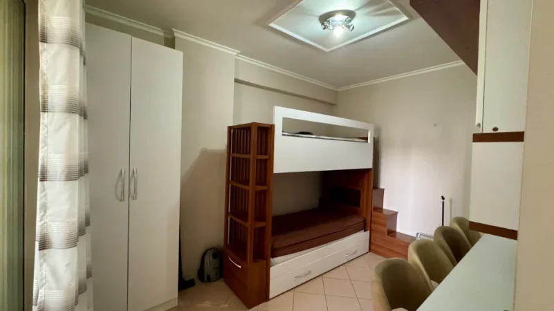 Tirane, jepet me qera apartament 2+1+Ballkon Kati 2, 85 m² 700 € (Rruga Bill Klinton)