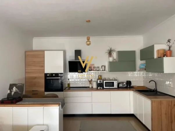 Tirane, jepet me qera apartament 1+1+Ballkon Kati 4, 70 m² 600 € (DON BOSKO)