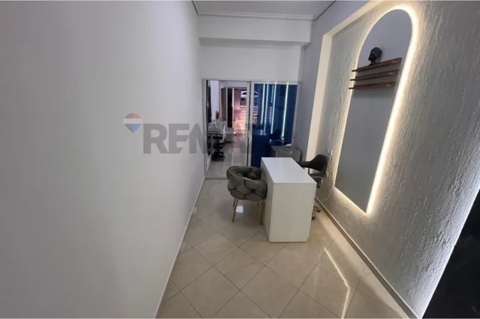 Vlore, jepet me qera ambjent biznesi Kati 0, 15 m² 200 € (Blv. Ismail Qemali,Conad, Vlore)