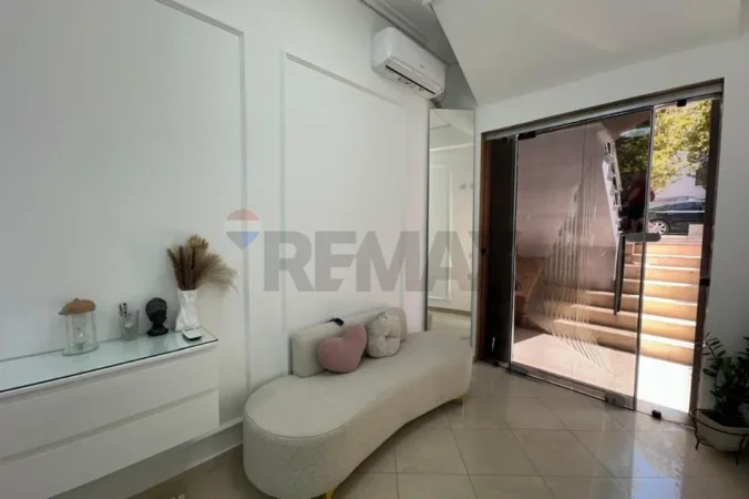Vlore, jepet me qera ambjent biznesi Kati 0, 15 m² 200 € (Blv. Ismail Qemali,Conad, Vlore)