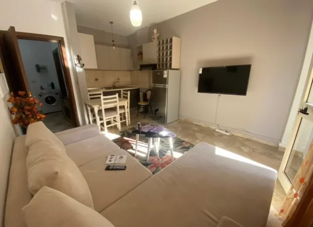 Tirane, jepet me qera apartament 1+1 Kati 3, 63 m² 580 € (KOMUNA E PARISIT)
