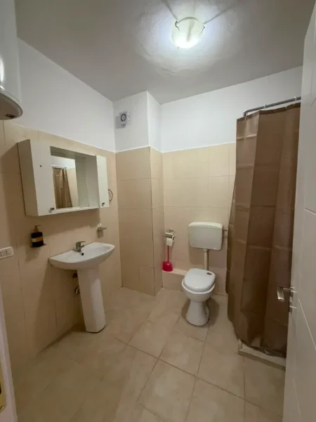 Tirane, jepet me qera apartament 2+1+Ballkon Kati 3, 100 m² 450 € (Astir)