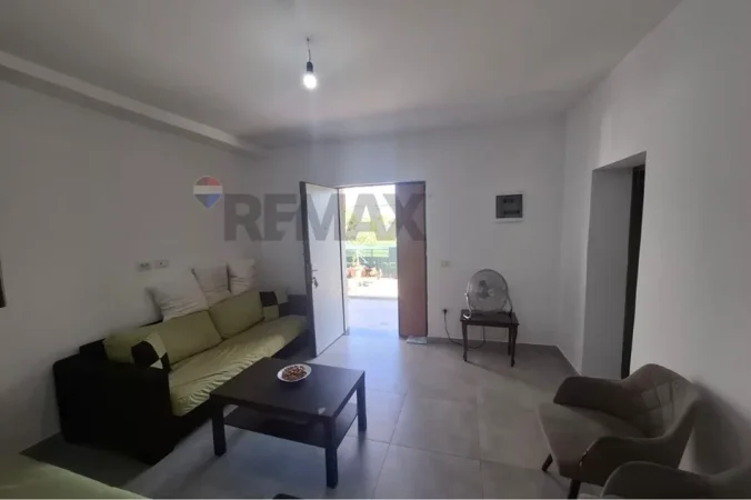 Vlore, jepet me qera shtepi 1+1 Kati 0, 200 m² 400 € (Rruga Mis Durhan, Vlore)