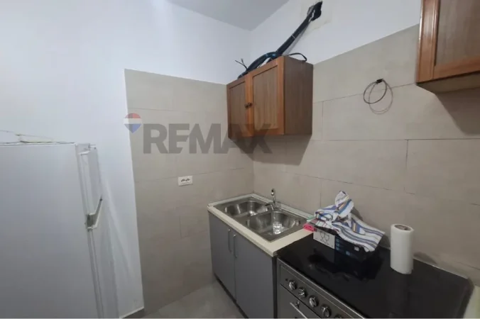 Vlore, jepet me qera shtepi 1+1 Kati 0, 200 m² 400 € (Rruga Mis Durhan, Vlore)