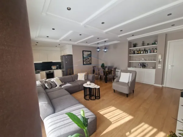Tirane, jepet me qera Vile 3+1+Ballkon Kati 1, 122 m² 800 € (Porcelan)