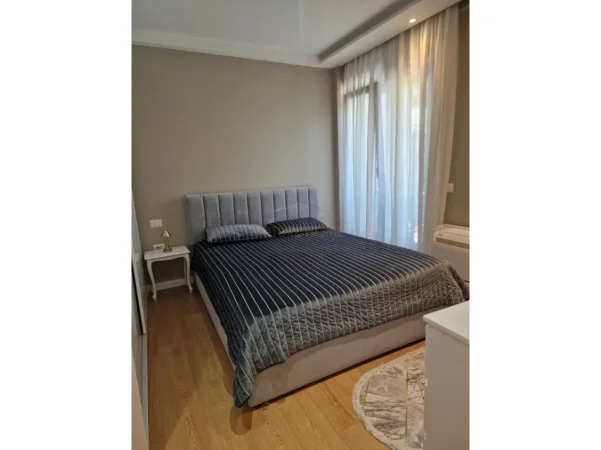 Tirane, jepet me qera Vile 3+1+Ballkon Kati 1, 122 m² 800 € (Porcelan)