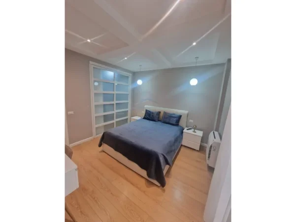 Tirane, jepet me qera Vile 3+1+Ballkon Kati 1, 122 m² 800 € (Porcelan)