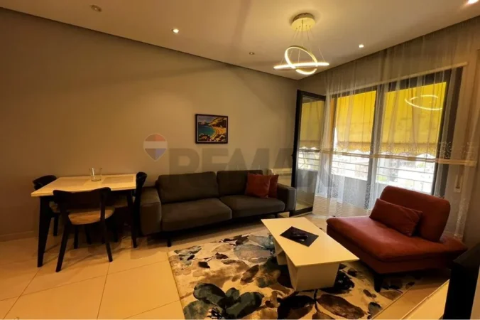 Tirane, jepet me qera apartament 1+1 , (Pazari i ri)