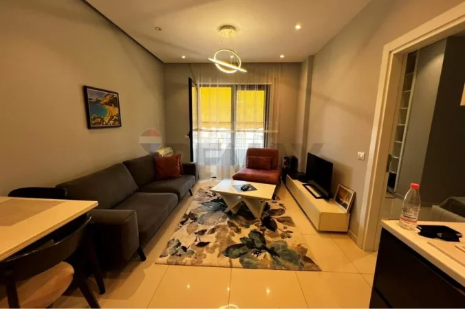 Tirane, jepet me qera apartament 1+1 , (Pazari i ri)