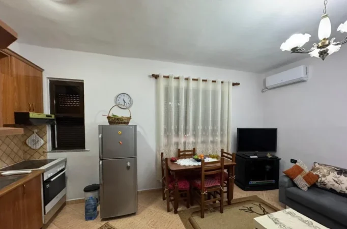 Tirane, jepet me qera apartament 2+1 , 80 m² 520 € (LAPRAKË)