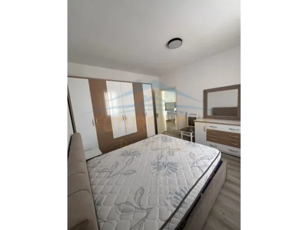 Tirane, jepet me qera apartament 1+1 Kati 8, 81 m² 650 € (Ish Fusha e Aviacionit)