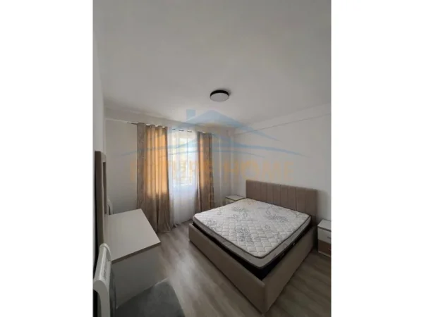Tirane, jepet me qera apartament 1+1 Kati 8, 81 m² 650 € (Ish Fusha e Aviacionit)