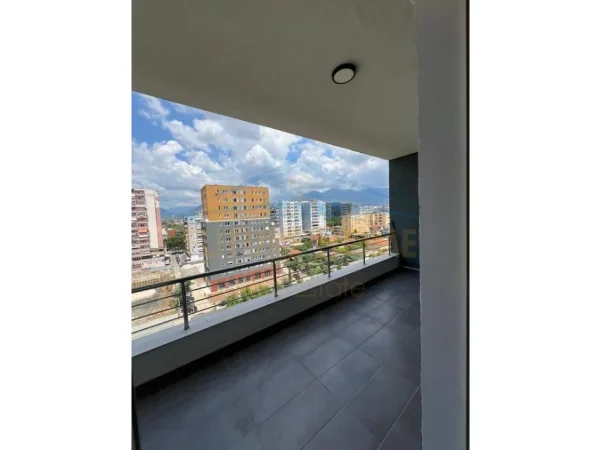 Tirane, jepet me qera apartament 1+1 Kati 8, 81 m² 650 € (Ish Fusha e Aviacionit)