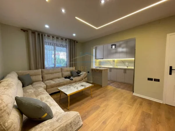 Tirane, jepet me qera apartament 2+1 Kati 2, 74 m² 600 € (Ali Demi)