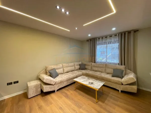 Tirane, jepet me qera apartament 2+1 Kati 2, 74 m² 600 € (Ali Demi)