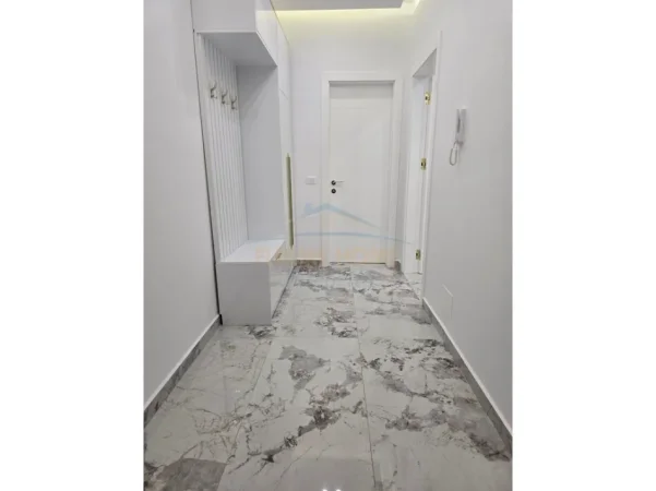 Tirane, jepet me qera apartament 1+1+Ballkon Kati 5, 75 m² 550 € (LITA CONSTRUCTION)