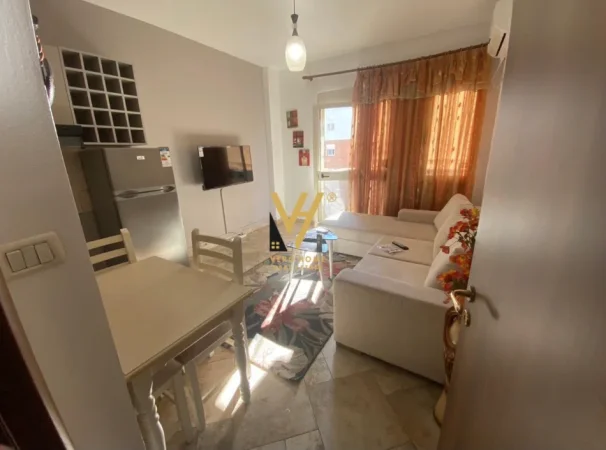 Tirane, jepet me qera apartament 1+1+Ballkon Kati 2, 63 m² 600 € (KRISTAL CENTER)
