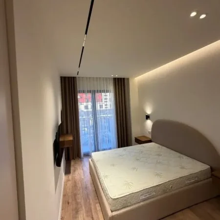 Tirane, jepet me qera apartament 3+1+Ballkon Kati 2, 120 m² 1.100 € (Bulevardi i Ri – Tiranë)