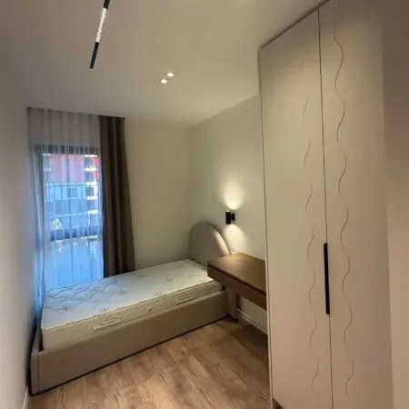 Tirane, jepet me qera apartament 3+1+Ballkon Kati 2, 120 m² 1.100 € (Bulevardi i Ri – Tiranë)