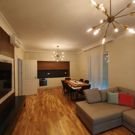 Tirane, jepet me qera apartament 1+1 , 85 m² 1.100 € (TEG)