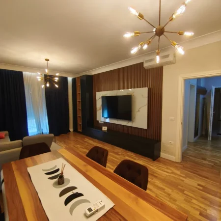 Tirane, jepet me qera apartament 1+1 , 85 m² 1.100 € (TEG)