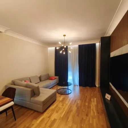 Tirane, jepet me qera apartament 1+1 , 85 m² 1.100 € (TEG)