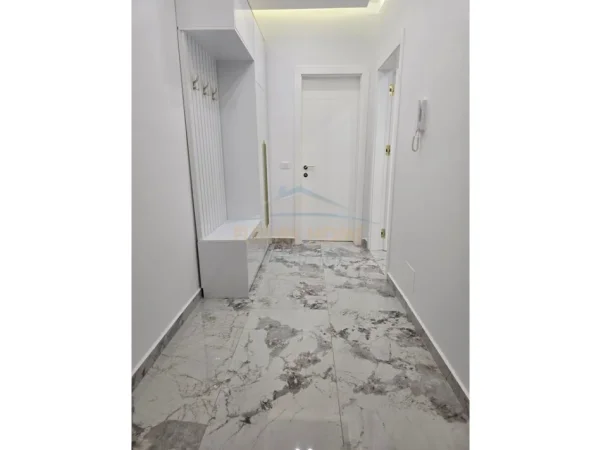 Tirane, jepet me qera apartament 1+1 Kati 5, 55.000 leke 75 m² (Paskuqan)