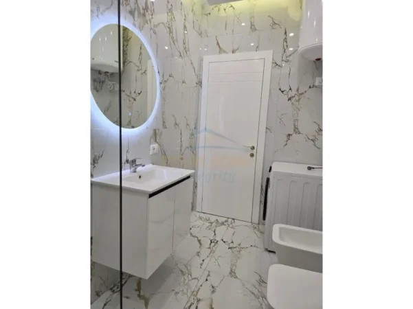 Tirane, jepet me qera apartament 1+1 Kati 5, 55.000 leke 75 m² (Paskuqan)