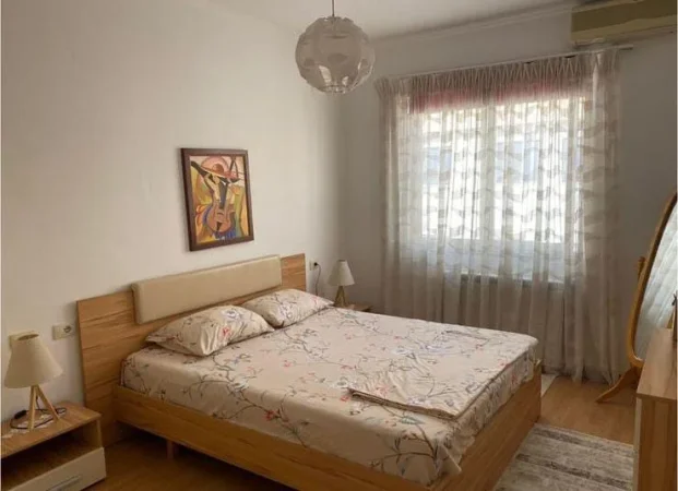 Tirane, jepet me qera apartament 2+1 Kati 3, 100 m² 600 € (Liqeni i Thatë)