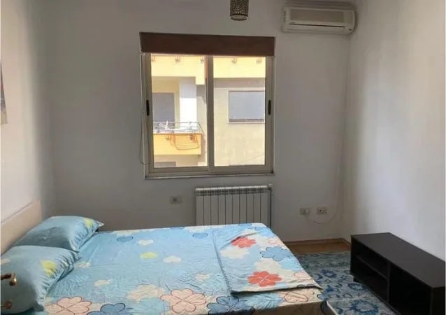 Tirane, jepet me qera apartament 2+1 Kati 3, 100 m² 600 € (Liqeni i Thatë)