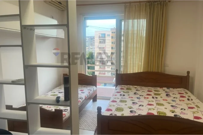 Tirane, jepet me qera garsonier Studio Kati 4, 40 m² (Qyteti Studenti)